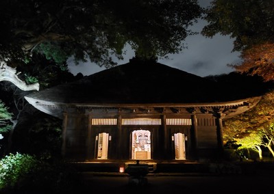 覚園寺(かくおんじ) 夕暮れの薬師堂(本堂)