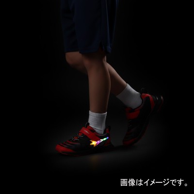 足の動きに反応して光るLED搭載