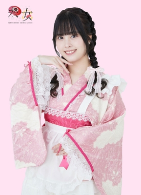 芽城まゆ（天界のアイドル兼サディスティックプリンセス／桜色担当／奇跡を司る女神）
