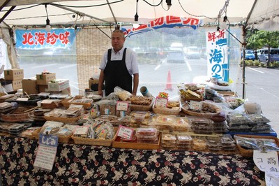 旬の食材も販売！