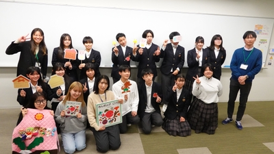幼児保育学科の模擬授業「乳幼児が楽しめる絵本やパネルシアターなどの見せ方や演じ方について学ぼう」