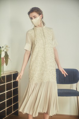 THE 3D JACQUARD DRESS  ¥ 17,600 TAX IN