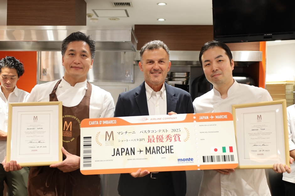 (写真左から)オステリアアズーリカーサ 羽鳥シェフ、マンチーニ社のマッシモ氏、エノテーカピンキオーリ名古屋 戸田シェフ