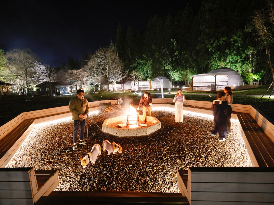 夜はキャンプファイヤー