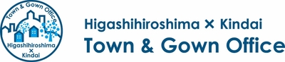 「東広島市・近畿大学 Town＆Gown」ロゴマーク