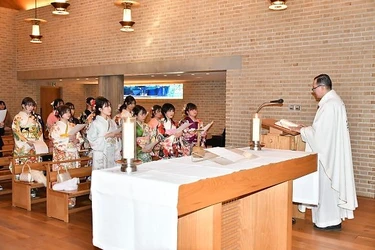 心を磨く成人の門出　大阪信愛学院が「二十歳を迎えた青年の祝福式」を開催