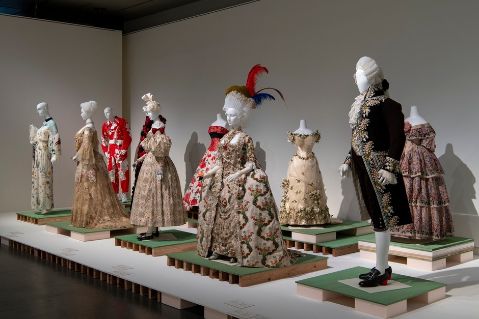 「LOVEファッション―私を着がえるとき」展 (会場:京都国立近代美術館) (C)KCI 福永一夫撮影