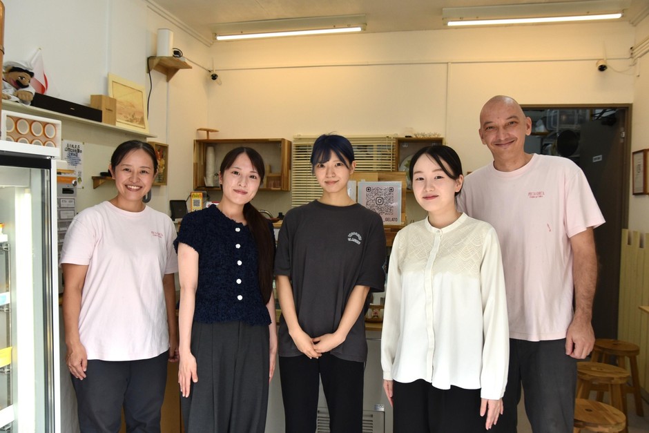 さや華さん（左端）、ペーターさん（右端）と