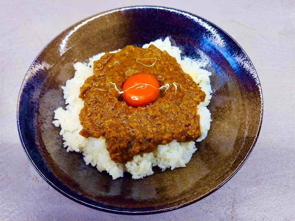 特製キーマカレー1,500円はたまごがベストマッチ
