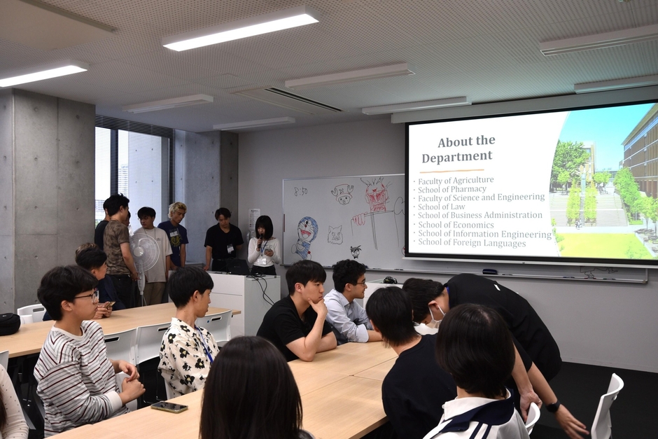 本学のキャンパスなどを紹介