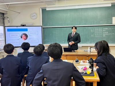特別授業を行う、エム・トゥ・エム　営業部　伊藤優大