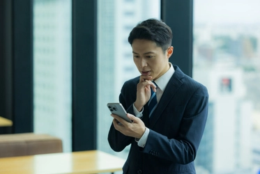 新入社員が欠勤したらどうする？無断欠勤の対応・給与・解雇の判断を解説