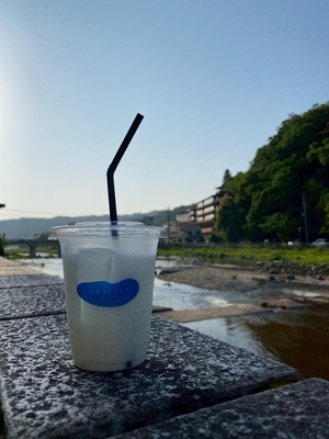 ヨグダー川辺