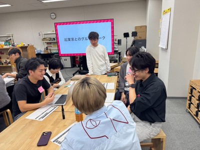 ゲストを交えて意見を交わす参加者