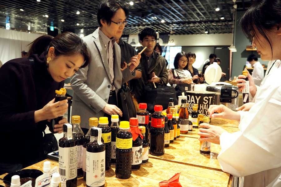 日本たまごかけごはん研究所公式醤油もかけ放題!