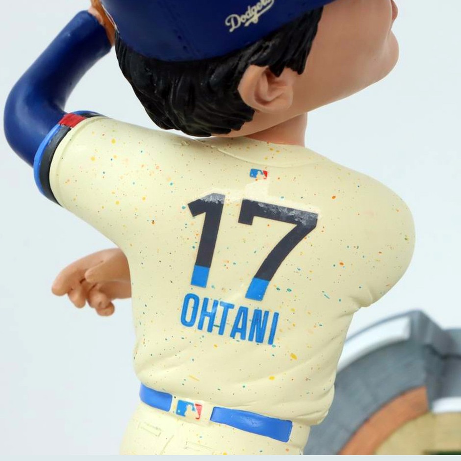 【アップ】SHOHEI OHTANI - MLB公式 Rising Again:Pitcher's Return / ドジャース球場台座付 / 世界限定