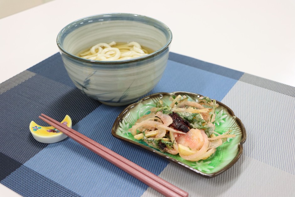 イタリア野菜 かき揚げうどん(ビーツ、ルッコラ)