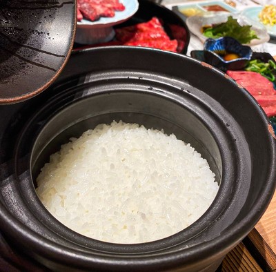 「西木屋町 肉しん」炊き立ての土鍋のご飯