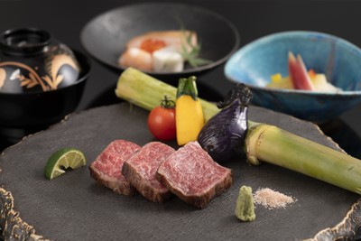 メインの松阪牛のもも肉ステーキ