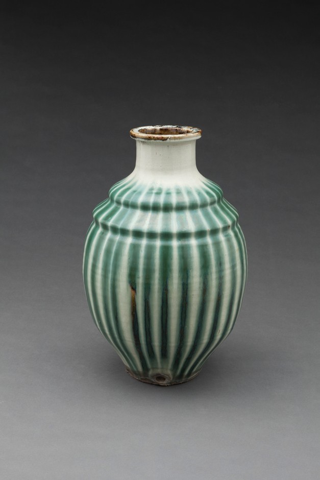 (1)信楽焼「青簾焼酎瓶」19C-20C前半／江戸時代後期-明治時代　当館蔵