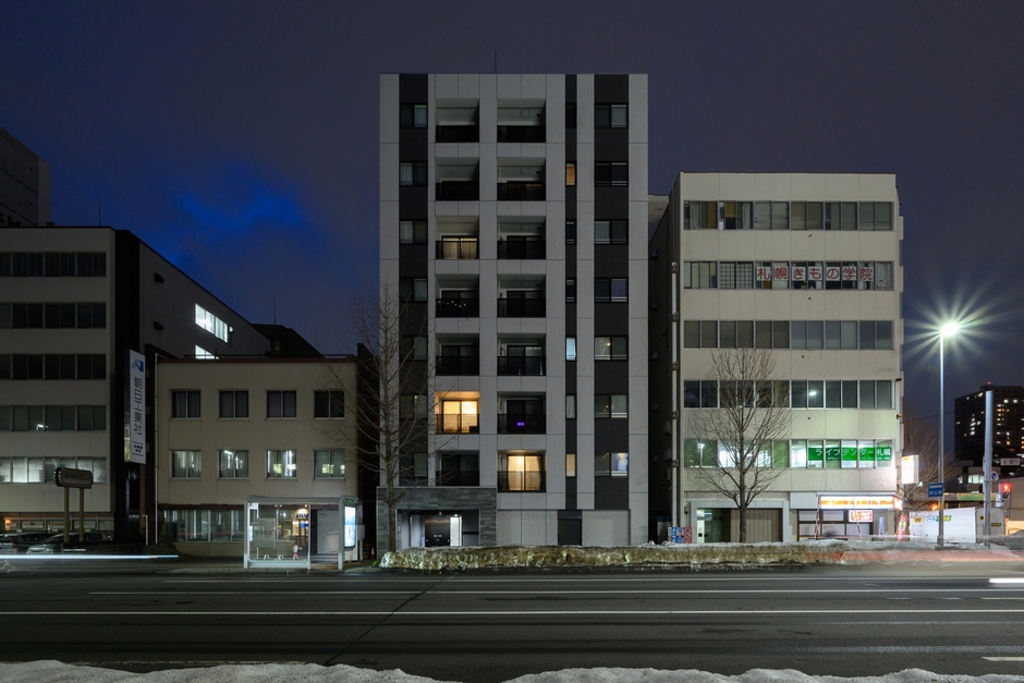 夜の外観