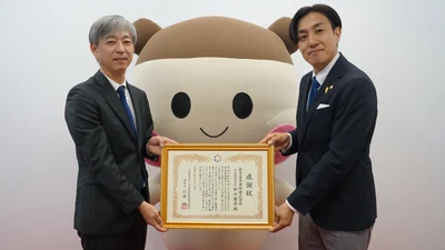 楽天未来のつばさの歩みを支えてこられた 楽天生命保険株式会社様へ感謝状を贈呈