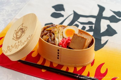 ▲「上等牛鍋弁当」とオリジナルノベルティ