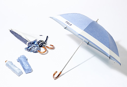 デニム系ブルーが爽やかな、夏にぴったりの晴雨兼用日傘 ¥11,000(税込)〜