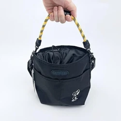 ロープハンドルが目を惹くOUTDOOR PRODUCTSとスヌーピーのコラボ最新作。