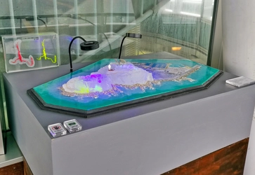 東京工芸大学 工学部学生らが制作した　 江の島の構造を精密に3Dで再現したサイエンスアートを 「江の島アートフェスティバル2026」で展示