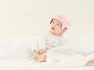 赤ちゃんの“頭のゆがみ”を矯正するヘルメット「クルム」が2022年度グッドデザイン賞受賞