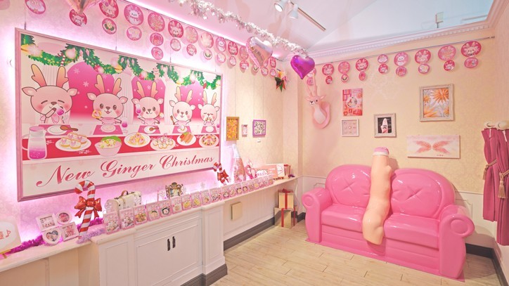 ピンクのイルミネーションが光る「新生姜の部屋」