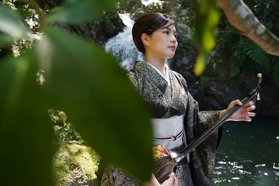 奄美島唄（平田まりな）