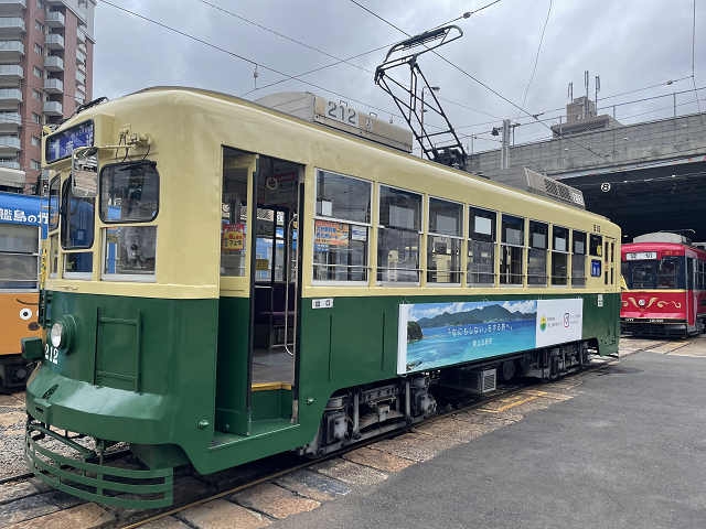 長崎市内を走る「なにもしないをする旅」号（２１２号車）