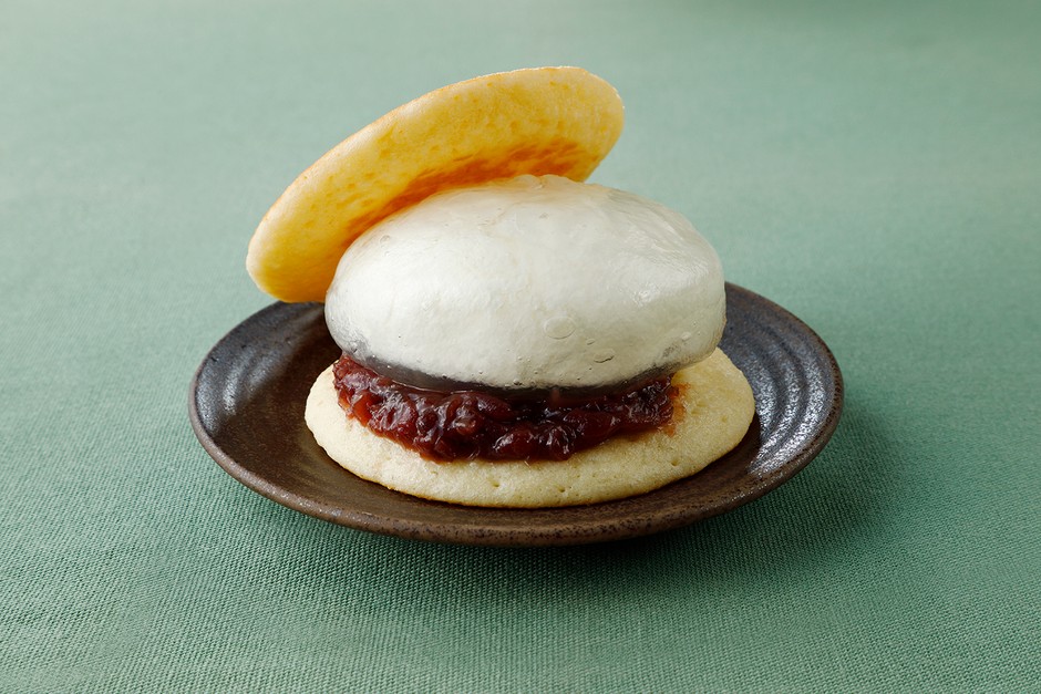 クリーム入りわらび餅をサンドしたどら焼き