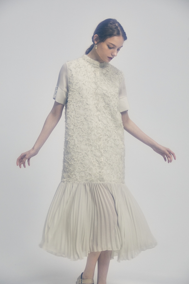 THE 3D JACQUARD DRESS ¥ 17,600 TAX IN