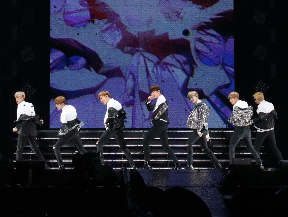 「2016 BTS LIVE<花様年華 on stage:epilogue> ~Japan Edition~」©2016 BigHit Entertainment/PONY CANYON INC.