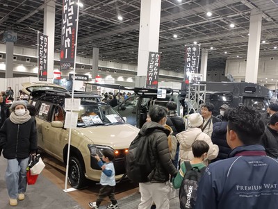 大阪モーターショーの会場内の様子(グッドサンブース)