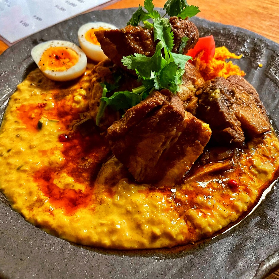 本日の絶品スペシャリテ「スリランカポークカレー」