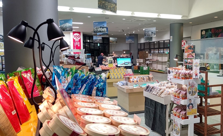 間接照明（LED）を大幅に導入
