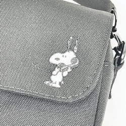 スヌーピーのトラベルショルダーを2種類PICK UP。旅行先で身軽に動ける、小さめショルダーバッグはあって損なし！