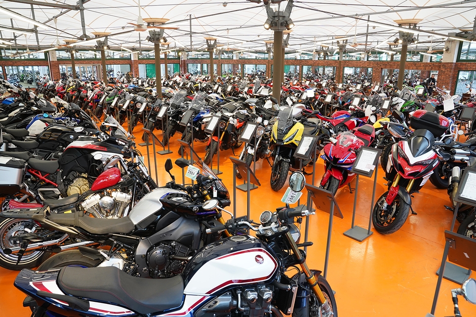 バイク展示場
