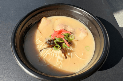 屋台けいじと「塩分オフセット麺」のコラボラーメン