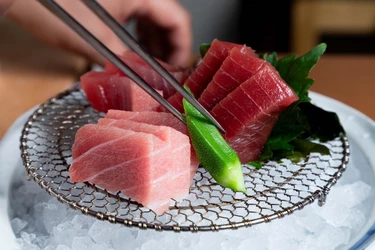 東京・名古屋で人気のマグロ・日本酒専門店が仙台に初上陸！ こだわり厚切りマグロと日本酒50種のセルフ飲み比べ 「吟醸マグロ 仙台」2026年10月20日(火)オープン