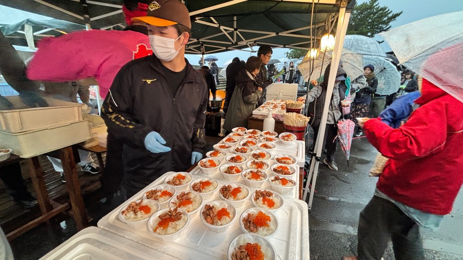 お振舞いのはらこ飯は場内でお召し上がりください。