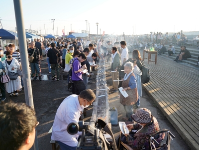 煙を浴びても大丈夫な服装でお越しください