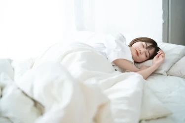 秋に眠れないのはなぜ？40代女性の睡眠不足とストレスを整える快眠法
