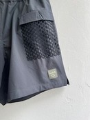 「AIR GRID-MESH SHORTS」：Gray