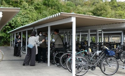 令和7年(2025年)10月に実施した自転車整備点検の様子