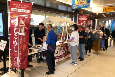 青森駅での店頭販売